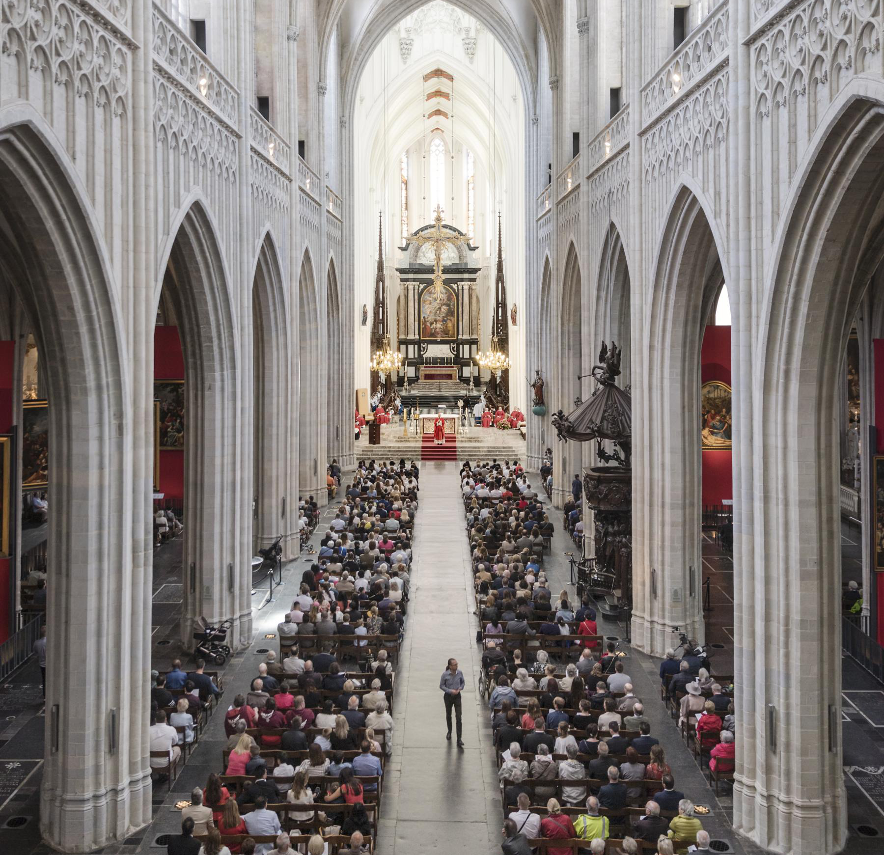 15/08/2026: Feestviering Voor Kruis en Beeld in de OLV Kathedraal